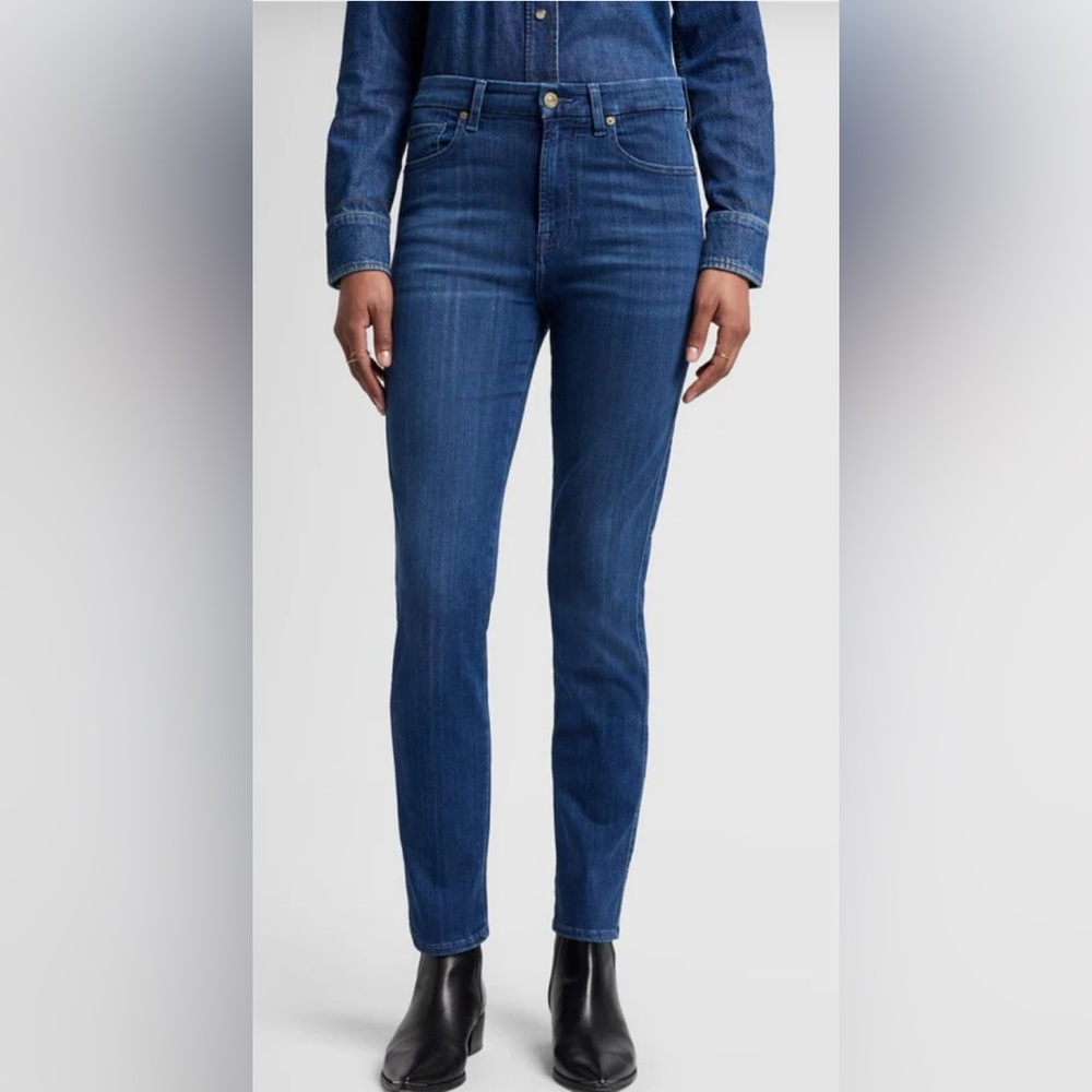 Seven for all Mankind Kimmie Straight Leg, size 27 X 32.
